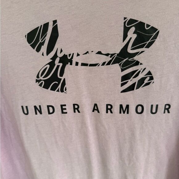 Under Armour Pink and Black Short Sleeve Tee. Size M. Great Condition. - Picture 4 of 5